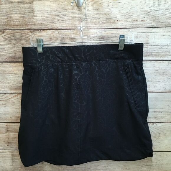 ORVIS EMBOSSED SKORT IN BLACK - Picture 1 of 7